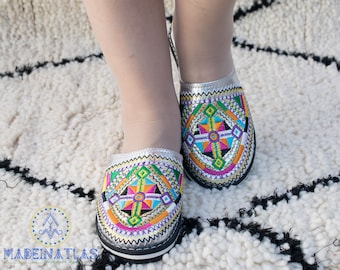 Pantuflas bereberes marroquíes bordadas: Zapatos tipo babucha de piel de oveja