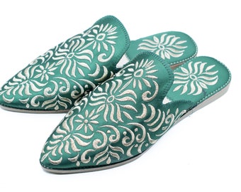 Embroidered Moroccan Babouche Slippers: Handmade Leather Mules