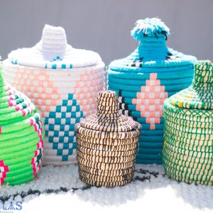 Moroccan Basket, round storage basket with lid, bread basket, rainbow lidded woven basket, Berber decor
