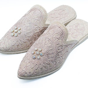 Moroccan Silk Babouche Slippers: Embroidered Leather Mules