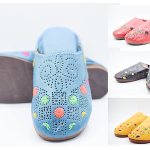 Women leather slipper home, Ethnic Moroccan flat shoe, Comfy sheepskin slide, Casual floral mule, Perforated holes Loafer