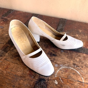 White block heels Vintage mod shoes Size 8 / 38,5