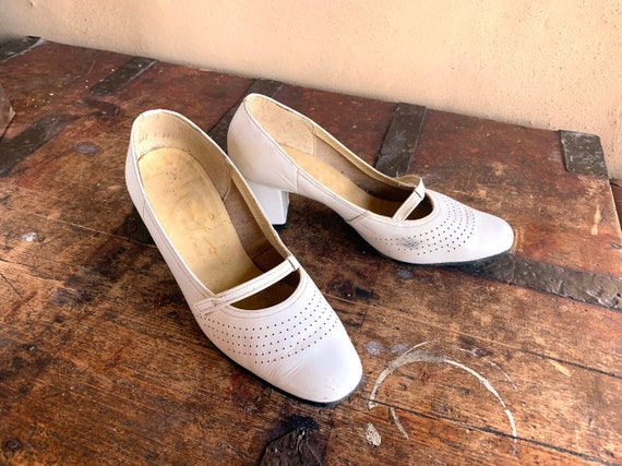 White block outlet heels size 5