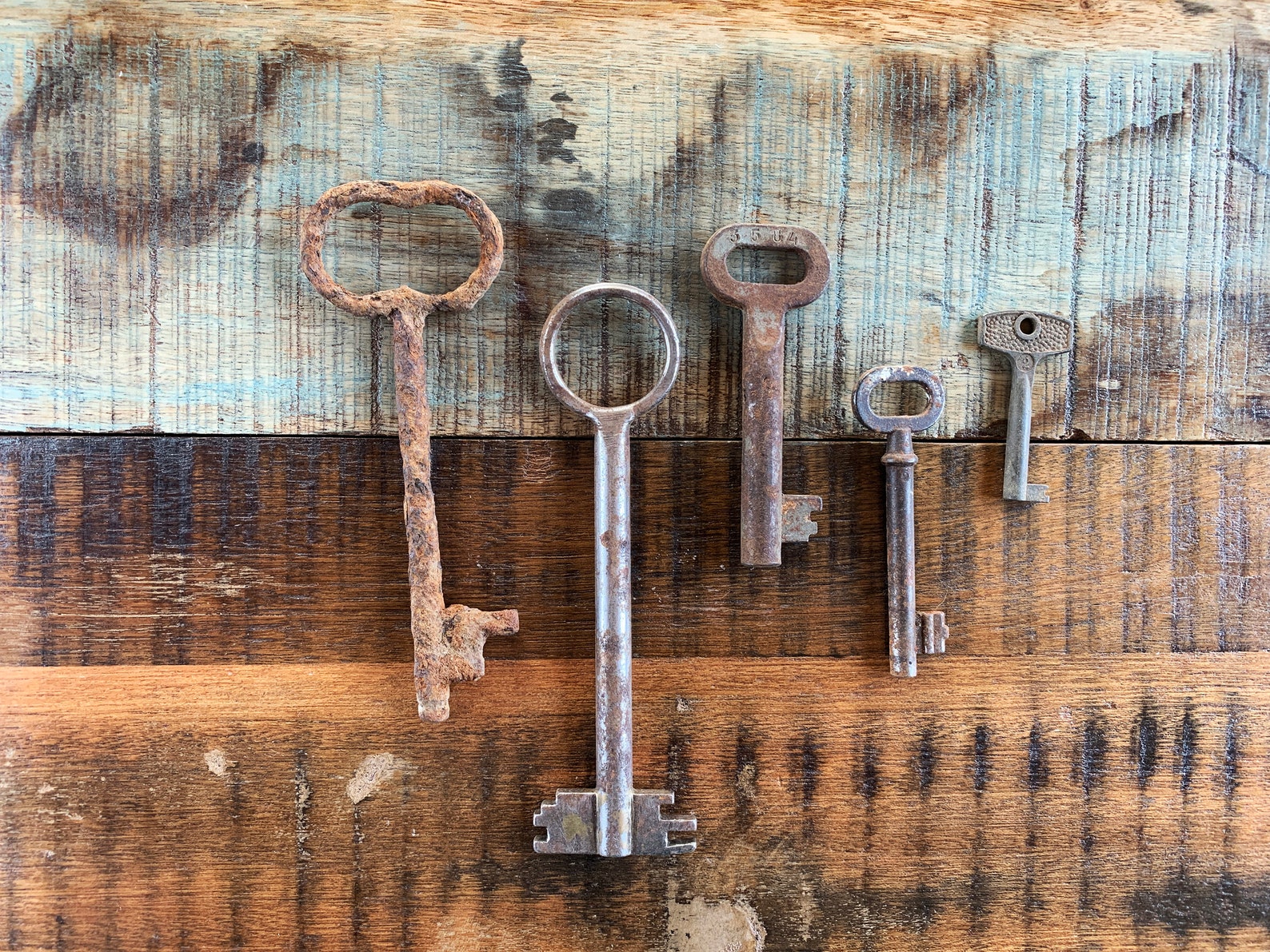 5 Antique Skeleton Keys for Crafts Vintage Old Key Bulk Dark Etsy