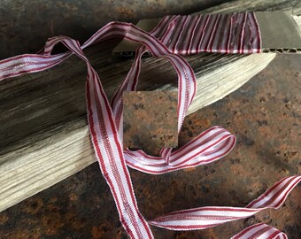 Vintage pink lace trim destash. Antique edging tape in red colorway. Woven ribbon 1.5 cm / 0.59 "