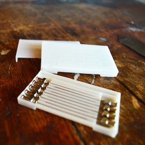 Vintage medicine needles for syringe