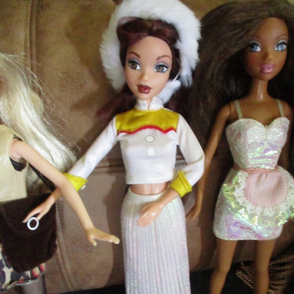 Mattel My Scene Dolls CHELSEA Mooie hoogwaardige driedelige winterwit met gele bontmuts