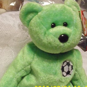 TY, Inc. Beanie Baby Original Collectible Bear &quot;KICKS&quot; Aug. 16,1998 SOCCER Bear Lime Green