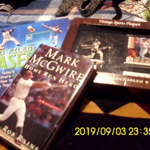 Mark McGwire Libro Home Run Hero Reloj de placa deportiva vintage Tarjeta de béisbol Archivos profesionales de Sports Illustrated Béisbol