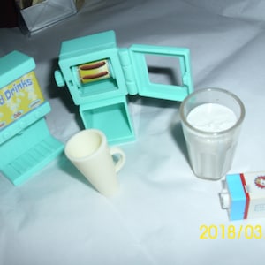 Doll Miniatures Cold Drink Machine Hot Dog Cooker Milk Carton Pitcher of Milk Mug Plastic