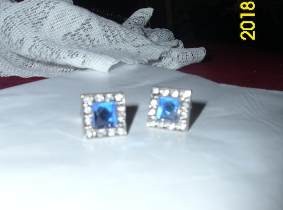 Men's Accessory French Cuff Cuff Links  White Stones Blue Stone in Middle