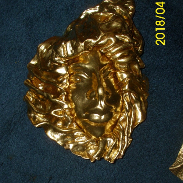 VISAGE EN CUIR OR Estste Trouver de l’or peint Beau design Personne originale Visage à l’intérieur du masque!