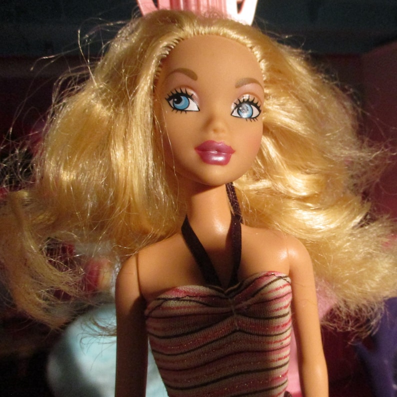Barbie has pretty blue eyes