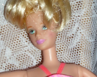 Muñeca Barbie bailarina de Mattel: tutú rosa, cabello rubio, ojos azules