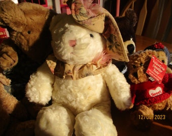 Peluche Teddy Rabbit WalMart Stores Coniglio femmina con collo a cuffia abbinato al cofano