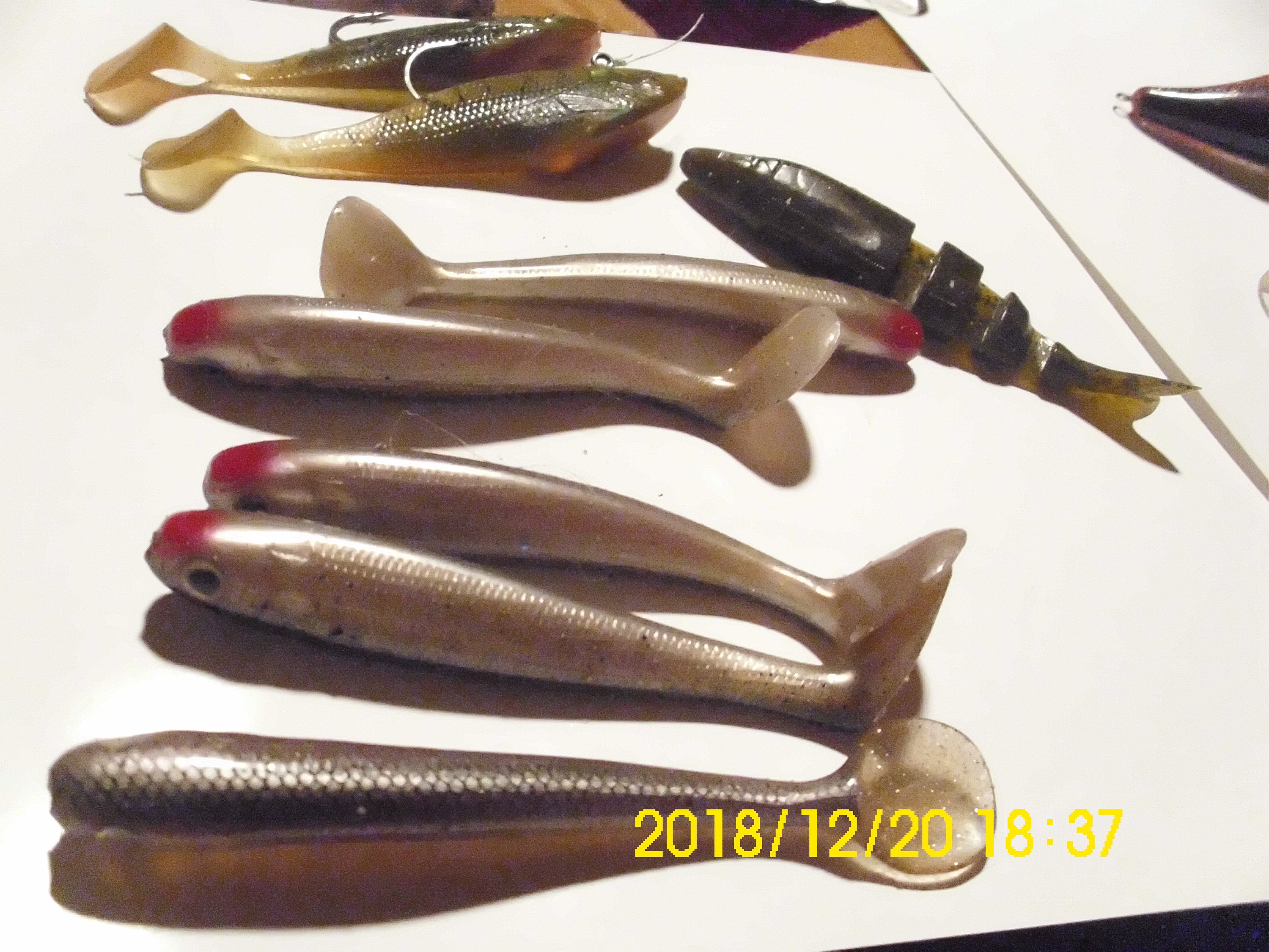 パドルテールスイムベイトルアー：バス、トラウト、クラッピー用の