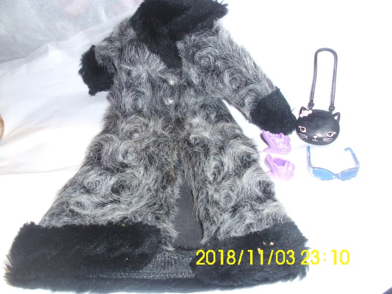 Mattel Barbie My Scene Doll Coat: Faux Fur Trim, Accessories image 3