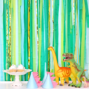 Streamer Backdrop, Fringe Backdrop, Jungle Party Decorations, Tropical Party Backdrop, Dinosaur Party, Safari Party