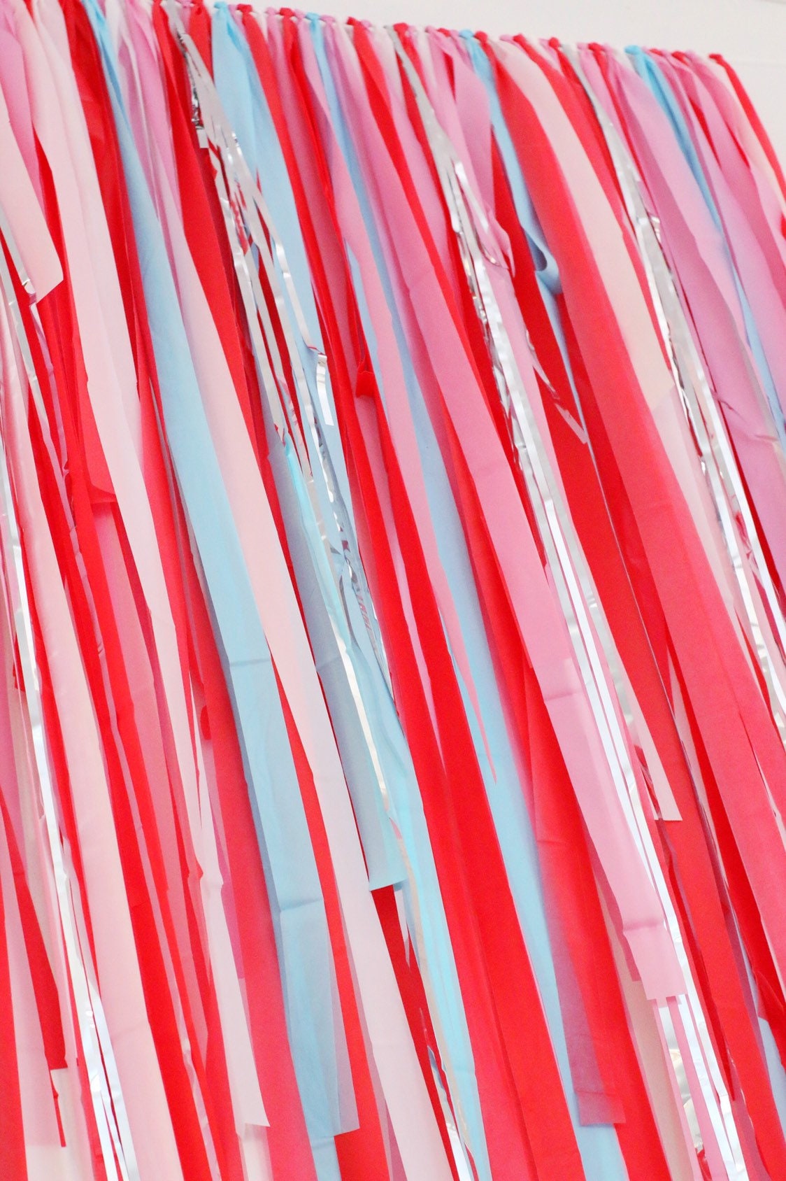 Streamer Backdrop, Fringe Backdrop, Pink and Red, Streamer Garland ...