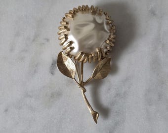 Sarah Coventry 1960s Brooch – Gold Tone Sunflower with Faux Pearl