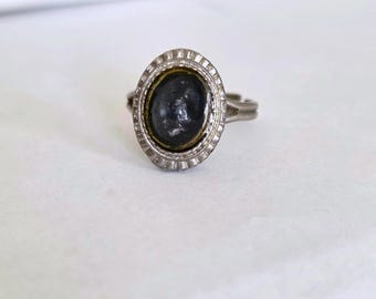 Vintage Gothic Adjustable Ring – Silver Tone with Black Cabochon