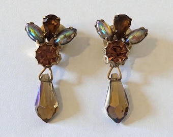 Vintage Brown & AB Rhinestone Clip-On Earrings – Gold Tone – 1.5” Dangling Teardrop Design