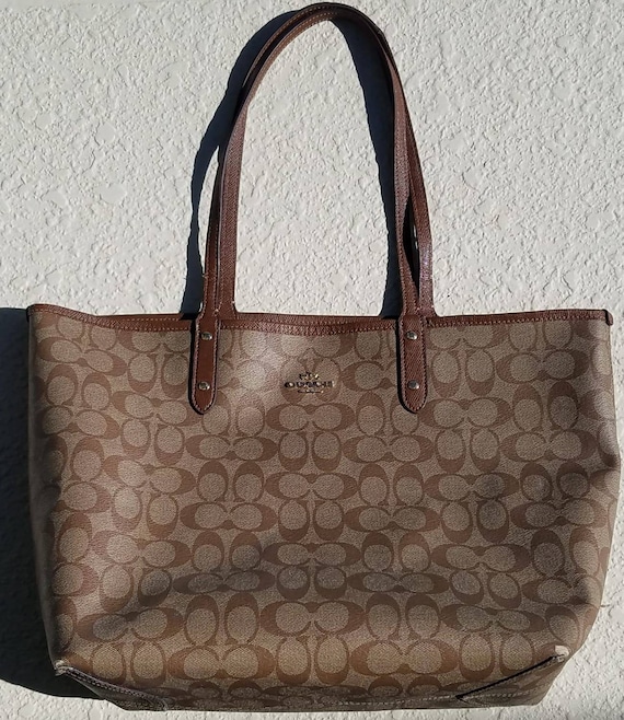 Brand: Coach Handbag