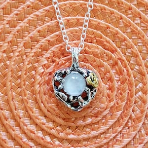 Vintage Style Moonstone Pendant Natural Moonstone Silver Pendant, Short Silver Stone Pendant, Beautiful Semi precious stone Necklace!
