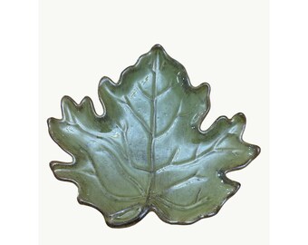 Vintage Ceramic Lime Green Maple Leaf Dessert Decorative Plate Unmarked 8 inches across