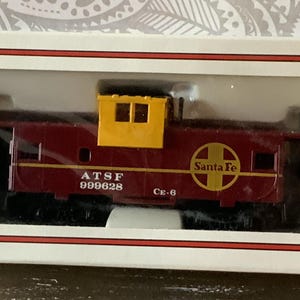 Bachmann HO Scale - Santa Fe ATSF 999628 Center Cupola Caboose - new in box vintage from 1988