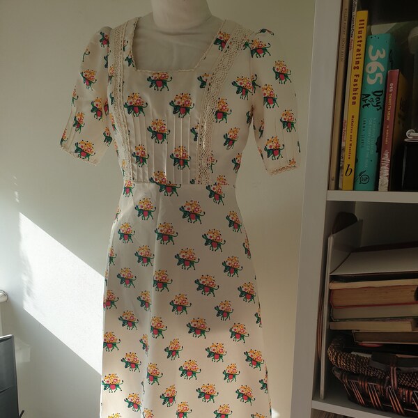 Stunning Vintage dress 1970s dress Cute Shortsleeved summer midi dress Bindi of Melbourne Size S 8 to 10 AU Donkey Holiday dress polyester