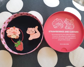 Mooie Erstwilder haarclips Hars Strawberry Shortcake Aardbeien en Custard Haarclips Set - 2 Stuk Nieuw in doos Acryl Australië