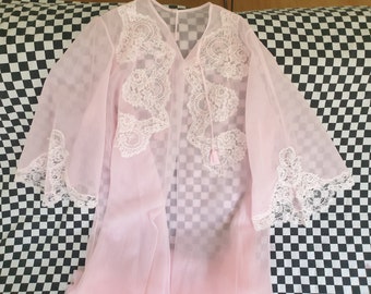 Vintage 60s peignoir robe SSW Wedding robe Fairy floss pink La vie en rose burlesque chiffon Nylon robe w/ lace sleeves Texwear Lingerie