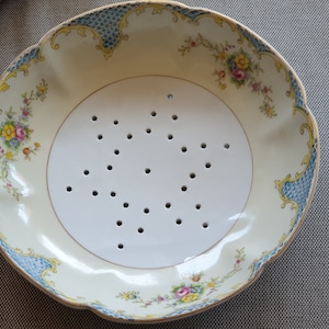 Absolutely stunning Vintage dish Art deco dish  Noritake Rare Fruit Bowl  Footed Floral Bowl Scales pattern dish Draining dish