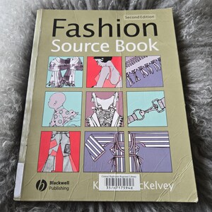 Favoloso libro di moda, edizione tascabile, Fashion Source Book, seconda edizione, di Kathryn McKelvey, circa 2006, Blackwell Publishing Ltd.
