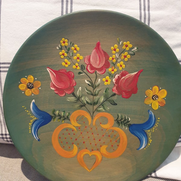 Lovely Vintage Folk art Wooden Wall plate Flowers Original wooden decorative plate handpainted vintage Bauernmalerei? Norwegian? 22 cm