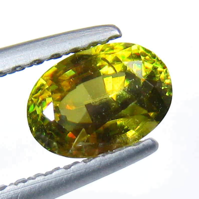 Sparkling Natural Greenish Yellow Diamond Lusters Natural Sphene 0.83Ct
