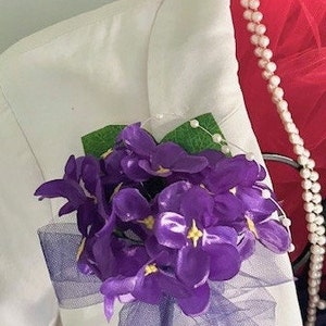 African Violet Corsage// DST African Violet Flower Pin//Medium Purple Flower Brooch//African Violet Cluster Pin//Delta Sigma Theta Gift