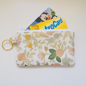 Portefeuille avec fermeture éclair Rifle Paper Co - Colette Cream