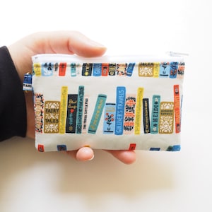 Petite pochette en tissu à fermeture éclair/porte-cartes Rifle Paper Co, porte-monnaie, porte-clés, bracelet/club de lecture crème métallique