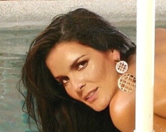 Angie harmon sexy photos