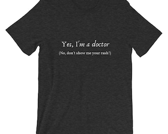 Tak, jestem lekarzem T-shirt | Zabawny prezent | Prezent dla absolwenta doktoratu | Sarkastyczna koszulka