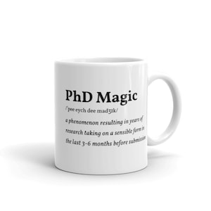 Taza de definición de magia phD ? Regalo divertido ? Regalo de posgrado de doctorados Impresión minimalista ? Regalo de doctorado