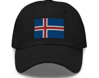 Könnte beinhalten: Eine schwarze Baseballkappe mit einer gestickten isländischen Flagge auf der Vorderseite. Die Flagge ist blau, weiß und rot.