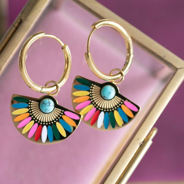 Boucles d'oreilles Rainbow Fan Dangle, Boucles d'oreilles Charm Hoop, Colorful Charm Huggie Hoops, Boucles d'oreilles Déclaration, Cadeau unique pour elle, Festival Chic