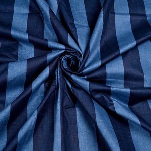 Tissu en coton à rayures bleues : matériau de couette indienne