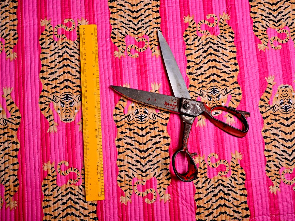 Handgeschnittener, gesteppter Baumwollstoff mit Tigermuster, 44 Zoll