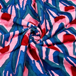 Tessuto con stampe floreali tagliato su misura per trapunte indiane blu rosa - Tessuto di cotone con motivo astratto con motivo a bordo per tappezzeria