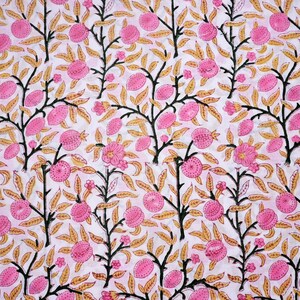 Pink Tulip Jaal Sanganeri Blumendruck Baumwolle Sanganeri Stoff Indisch Rosa Blumendruck Baumwollstoff