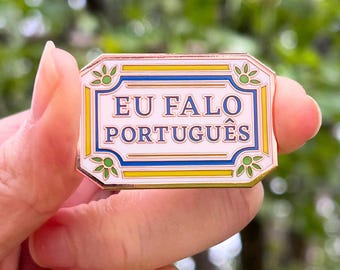 Enamel Pin: "Eu falo português" (I speak Portuguese) ~ Portugal Tile Design ~ Brazilian Flag Colors ~ Translator, Interpreter, Teacher Gift